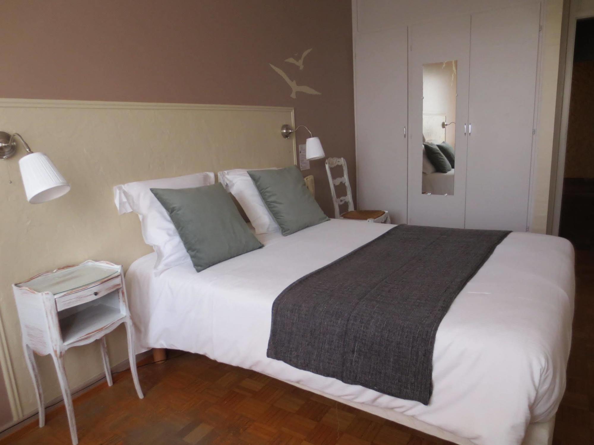 Logis L'Auberge Du Gros Silly-sur-Nied Kültér fotó
